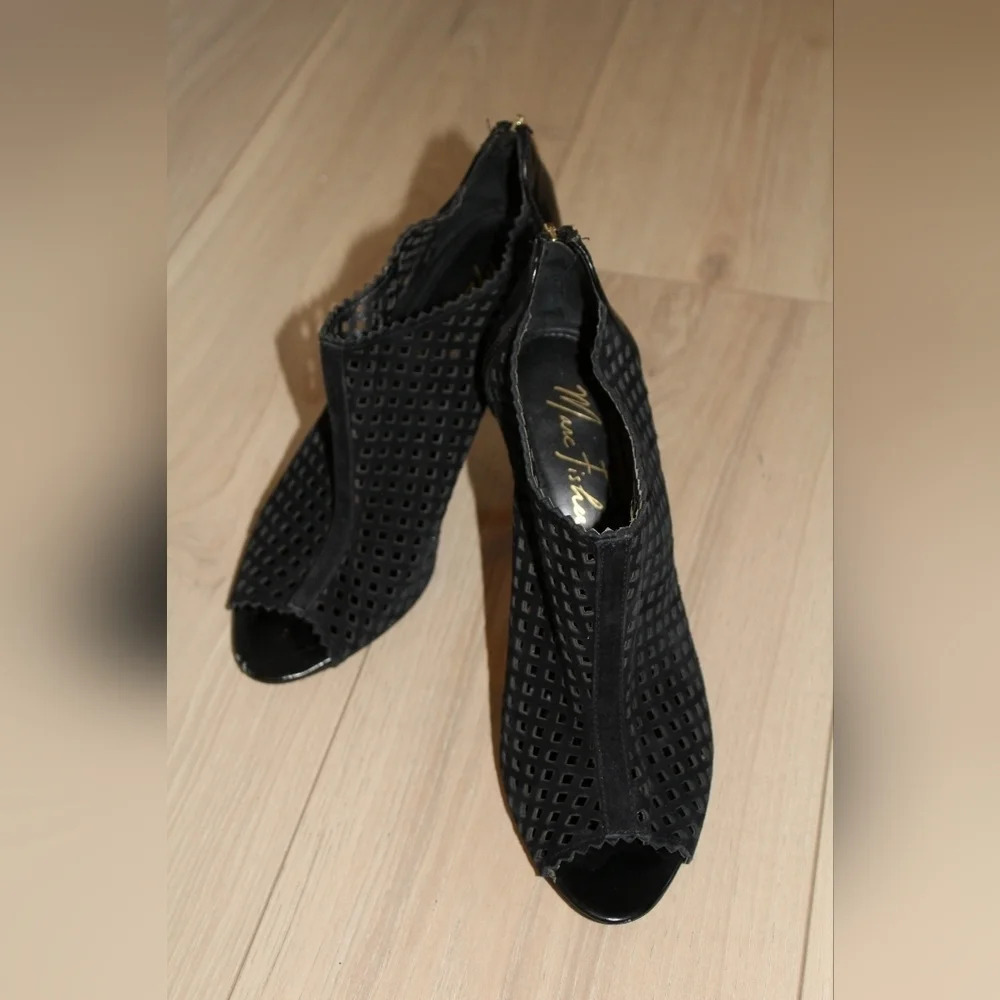 Marc Fisher black peddle peep toe heels - Picture 2 of 4